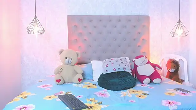 Valeryn Hoot online show from 02-06-26, 06:55