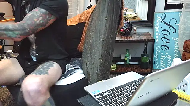 F D R  online show from 05-15-26, 07:15
