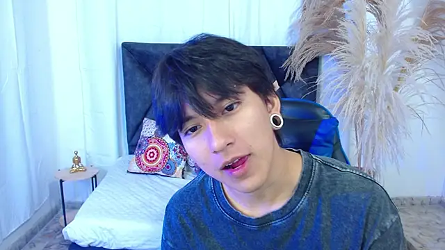 Snapshot of nikoo_18 chatting on 02-11-26, 01:27 nikoo 18 online show from 02-11-26, 01:27