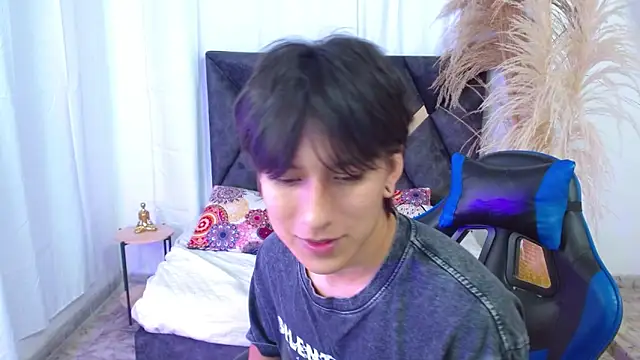 Snapshot of nikoo_18 chatting on 02-28-26, 01:23 nikoo 18 online show from 02-28-26, 01:23