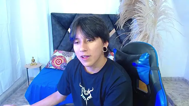 Snapshot of nikoo_18 chatting on 03-10-26, 01:27 nikoo 18 online show from 03-10-26, 01:27