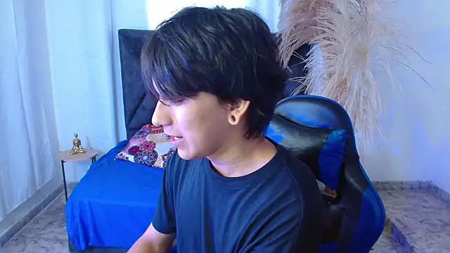 Snapshot of nikoo_18 chatting on 03-13-26, 02:01 nikoo 18 online show from 03-13-26, 02:01