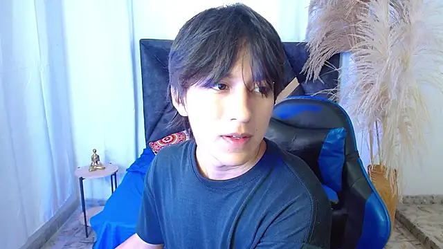 Snapshot of nikoo_18 chatting on 03-17-26, 01:47 nikoo 18 online show from 03-17-26, 01:47