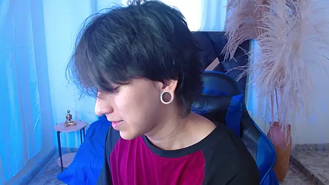 Snapshot of nikoo_18 chatting on 03-25-26, 02:12 nikoo 18 online show from 03-25-26, 02:12