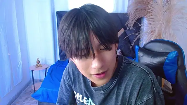 Snapshot of nikoo_18 chatting on 03-26-26, 02:11 nikoo 18 online show from 03-26-26, 02:11