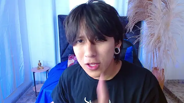 Snapshot of nikoo_18 chatting on 03-28-26, 02:05 nikoo 18 online show from 03-28-26, 02:05