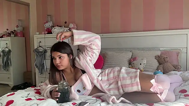 TheDaisyPink online show from 02-06-26, 09:51