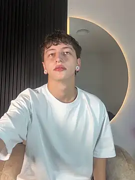 ARON LUXX online show from 02-10-26, 03:10