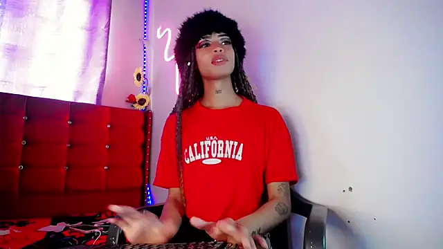 DahliaGill online show from 06-24-26, 07:46