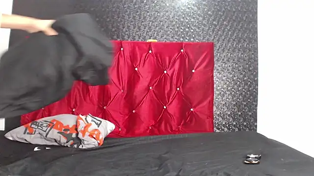 Snapshot of Extreme_couple7777 chatting on 03-07-26, 03:47 Extreme couple7777 online show from 03-07-26, 03:47