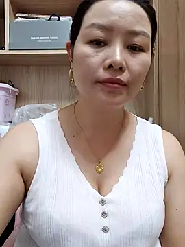 Snapshot of Jennie_dogy chatting on 08-06-26, 01:18 Jennie dogy online show from 08-06-26, 01:18