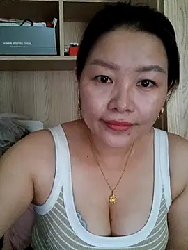 Snapshot of Jennie_dogy chatting on 08-07-26, 01:29 Jennie dogy online show from 08-07-26, 01:29
