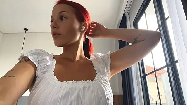 Sarahredhair online show from 02-05-26, 07:13