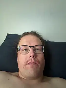 RaeganV online show from 04-10-26, 08:35