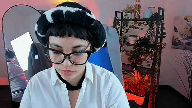 Snapshot of NeoGeisha chatting on 05-11-26, 04:04 NeoGeisha online show from 05-11-26, 04:04