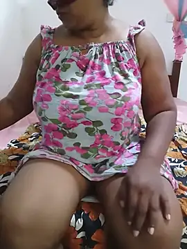 Snapshot of Dini_40 chatting on 07-18-26, 10:19 Dini 40 online show from 07-18-26, 10:19