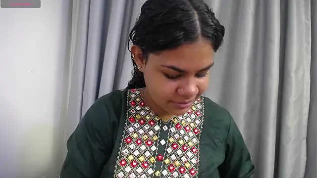 yaazhinii online show from 06-16-26, 11:46