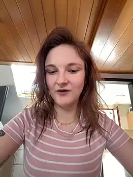 Snapshot of ViviLuu chatting on 03-20-26, 01:05 ViviLuu online show from 03-20-26, 01:05