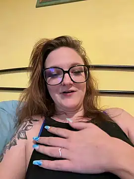 Snapshot of ViviLuu chatting on 04-10-26, 04:23 ViviLuu online show from 04-10-26, 04:23