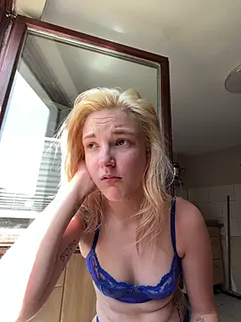 Snapshot of ViviLuu chatting on 05-26-26, 10:22 ViviLuu online show from 05-26-26, 10:22