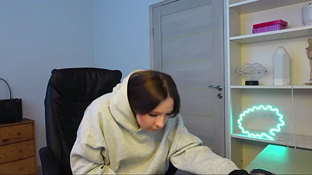 Alice Spear online show from 02-14-26, 02:47