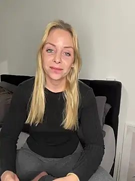 Snapshot of emily-becker22 chatting on 02-18-26, 07:32 emily-becker22 online show from 02-18-26, 07:32