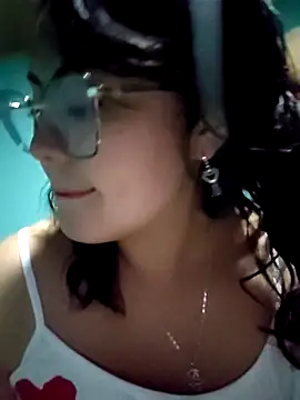 Snapshot of Mari-98 chatting on 03-15-26, 07:14 Mari-98 online show from 03-15-26, 07:14