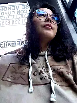 Snapshot of Mari-98 chatting on 03-21-26, 07:06 Mari-98 online show from 03-21-26, 07:06