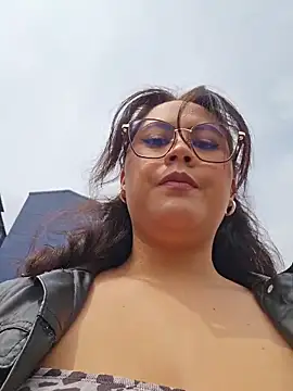 Snapshot of Mari-98 chatting on 03-27-26, 07:13 Mari-98 online show from 03-27-26, 07:13