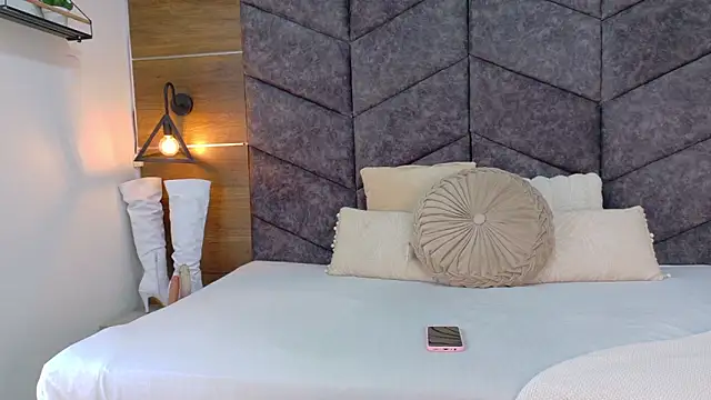 FernandaBrown   online show from 03-06-26, 07:21