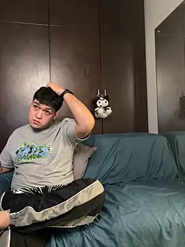 EmilyAndAndrew online show from 03-11-26, 03:56