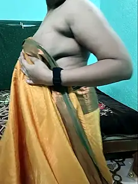 Snapshot of Tamilkannadacouple chatting on 04-19-26, 06:10 Tamilkannadacouple online show from 04-19-26, 06:10
