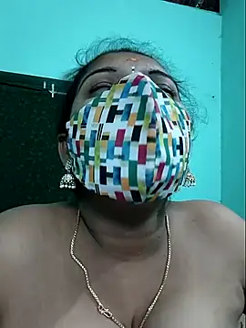 Snapshot of Tamilkannadacouple chatting on 05-04-26, 06:26 Tamilkannadacouple online show from 05-04-26, 06:26