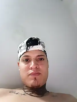 Snapshot of elvaquero06 chatting on 04-06-26, 04:21 elvaquero06 online show from 04-06-26, 04:21