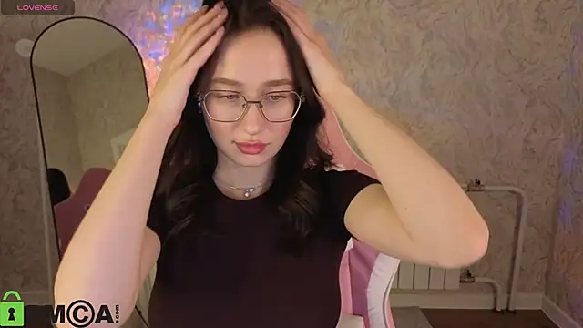 Snapshot of _Kiki_angel_ chatting on 02-15-26, 07:51 Kiki angel online show from 02-15-26, 07:51