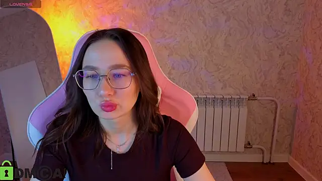 Snapshot of _Kiki_angel_ chatting on 02-21-26, 03:51 Kiki angel online show from 02-21-26, 03:51