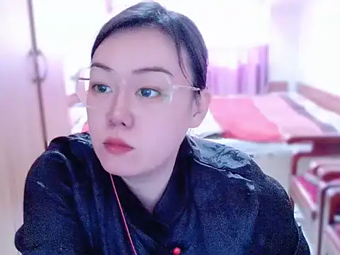 Snapshot of yingying1222 chatting on 03-04-26, 11:33 yingying1222 online show from 03-04-26, 11:33