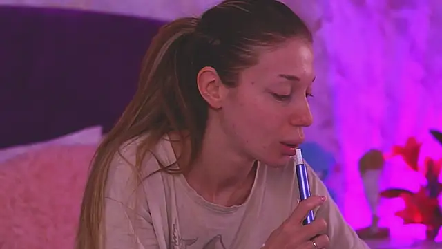 Snapshot of EllinaNuria chatting on 03-20-26, 04:28 EllinaNuria online show from 03-20-26, 04:28