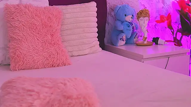 Snapshot of EllinaNuria chatting on 04-16-26, 05:08 EllinaNuria online show from 04-16-26, 05:08