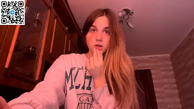 Snapshot of LovelySilk_63 chatting on 03-18-26, 06:49 LovelySilk 63 online show from 03-18-26, 06:49