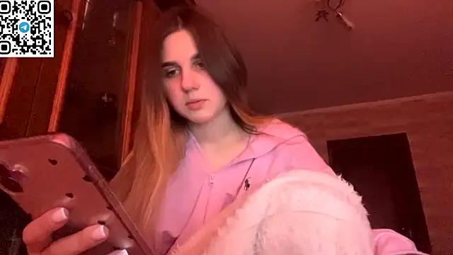 Snapshot of LovelySilk_63 chatting on 03-19-26, 02:10 LovelySilk 63 online show from 03-19-26, 02:10