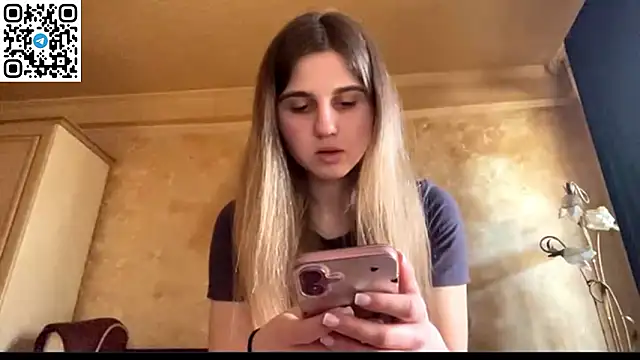 Snapshot of LovelySilk_63 chatting on 03-27-26, 10:04 LovelySilk 63 online show from 03-27-26, 10:04