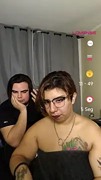 Snapshot of Velvetmony23 chatting on 07-16-26, 04:07 Velvetmony23 online show from 07-16-26, 04:07