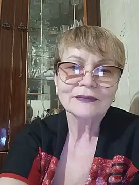 SophieBurns online show from 06-17-26, 03:35