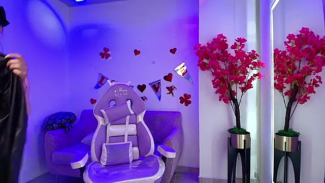 Snapshot of Alanna__scott chatting on 02-19-26, 03:35 Alanna scott online show from 02-19-26, 03:35