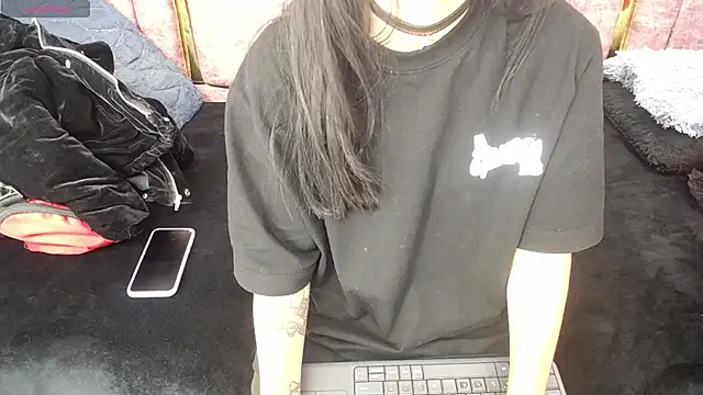 FRANCESCA LOVE  online show from 06-17-26, 04:15