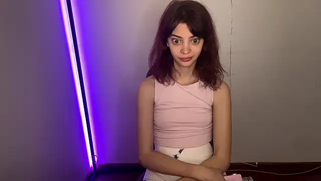 Snapshot of CassyVixen chatting on 04-21-26, 04:01 CassyVixen online show from 04-21-26, 04:01