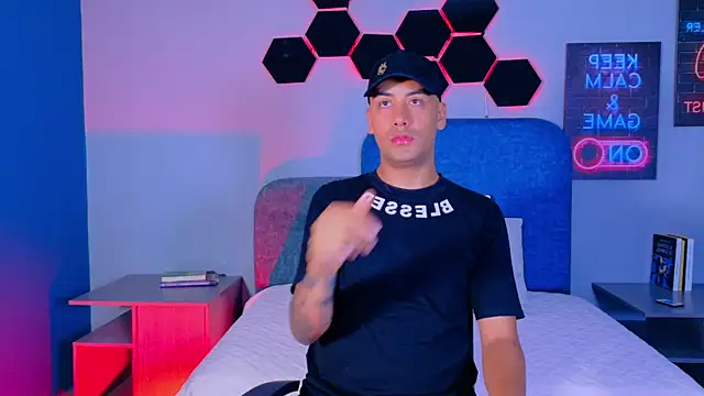 TommyBlue  online show from 02-06-26, 06:44