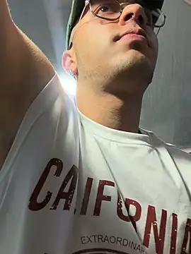 NoahCam1 online show from 02-09-26, 03:21