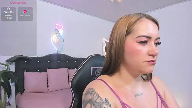 LUNAKITTY TAY online show from 06-23-26, 11:30
